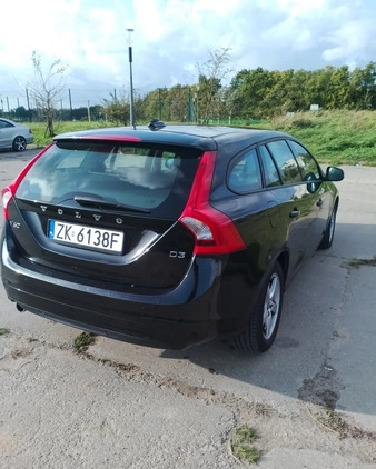 Volvo V60 cena 42500 przebieg: 205000, rok produkcji 2016 z Koszalin małe 56